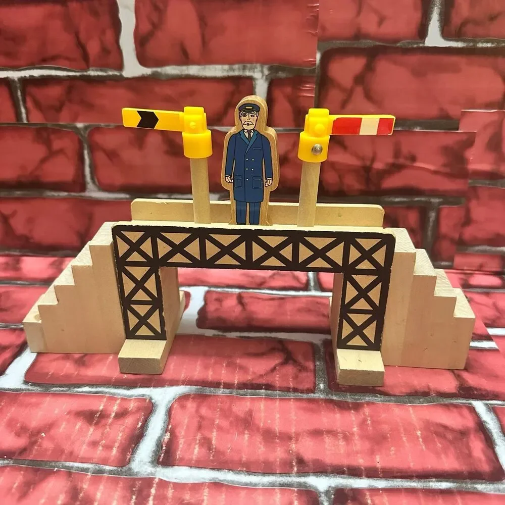 Thomas & Friends Wooden Train Signal Bridge with Figure